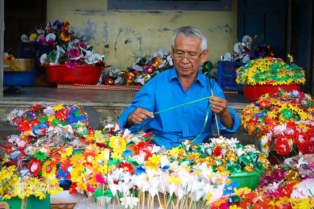 Photograph the creative spirit of Hue’s weaving workshops
